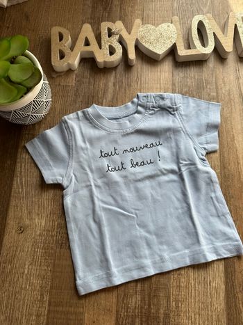 - Tee shirt    - 3 mois  - Très bon état