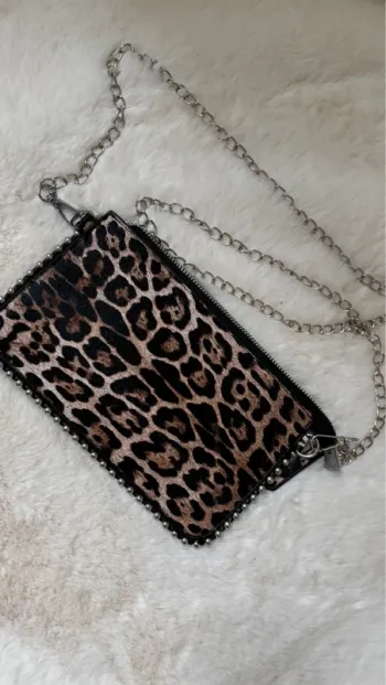 Sac à main / pochette motifs léopard