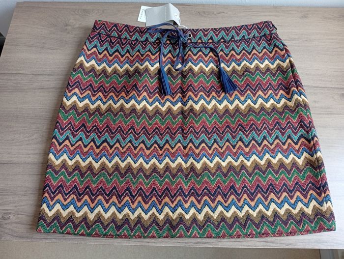 Jupe courte à motifs aztèques neuve taille 40