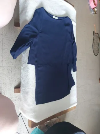 Haut bleu à manches