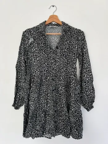 Robe chemise avec volants aux épaules et imprimé animal femme Stradivarius