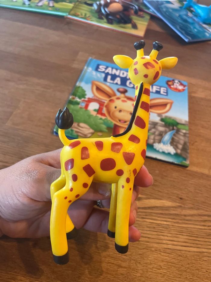 Livre collection Les animaux du zoo Sandy la girafe avec une figurine girafe - photo numéro 3