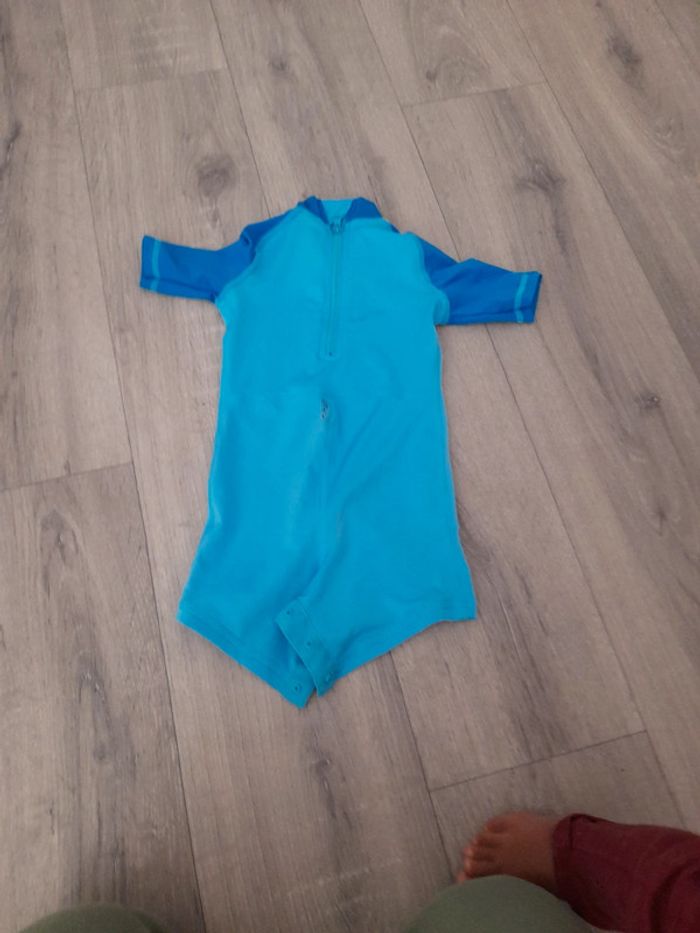 Combinaison anti uv 12 mois - photo numéro 5