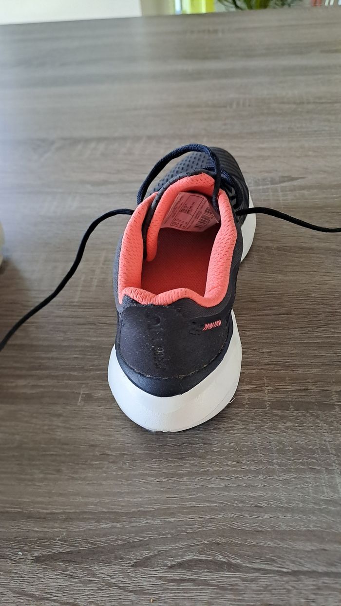 Jolie paire de baskets - photo numéro 3