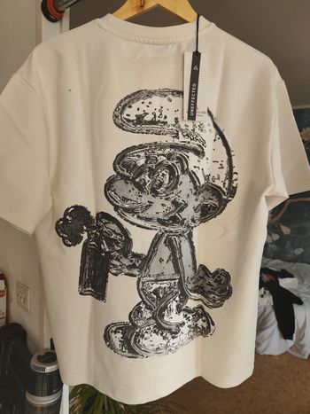Tee shirt street art