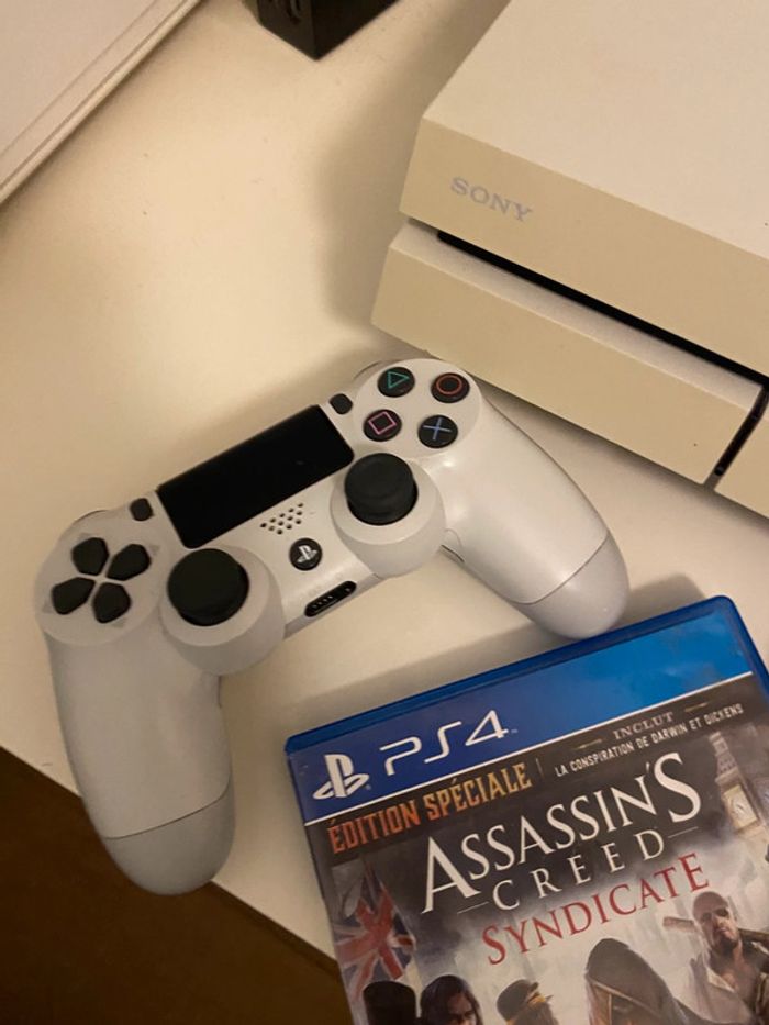 PS4 Blanche 500 Go en très bon état + Manette officielle + 3 Jeux - photo numéro 5