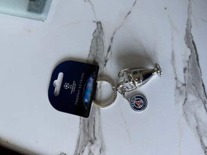 Porte-clés PSG 🏆 Édition Collector “Vainqueur Ligue des Champions” rupture de stock partout. - photo numéro 6