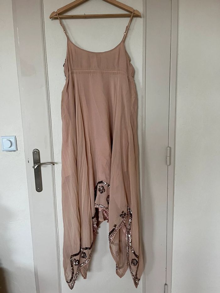 Robe fluide Stella Forest taille 38 – sequins paillettes décolleté & bas – élégante & féminine - photo numéro 5