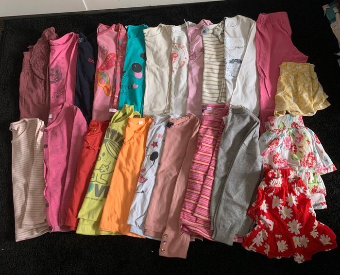 Gros lot de vêtements fille 4 ans - photo numéro 4