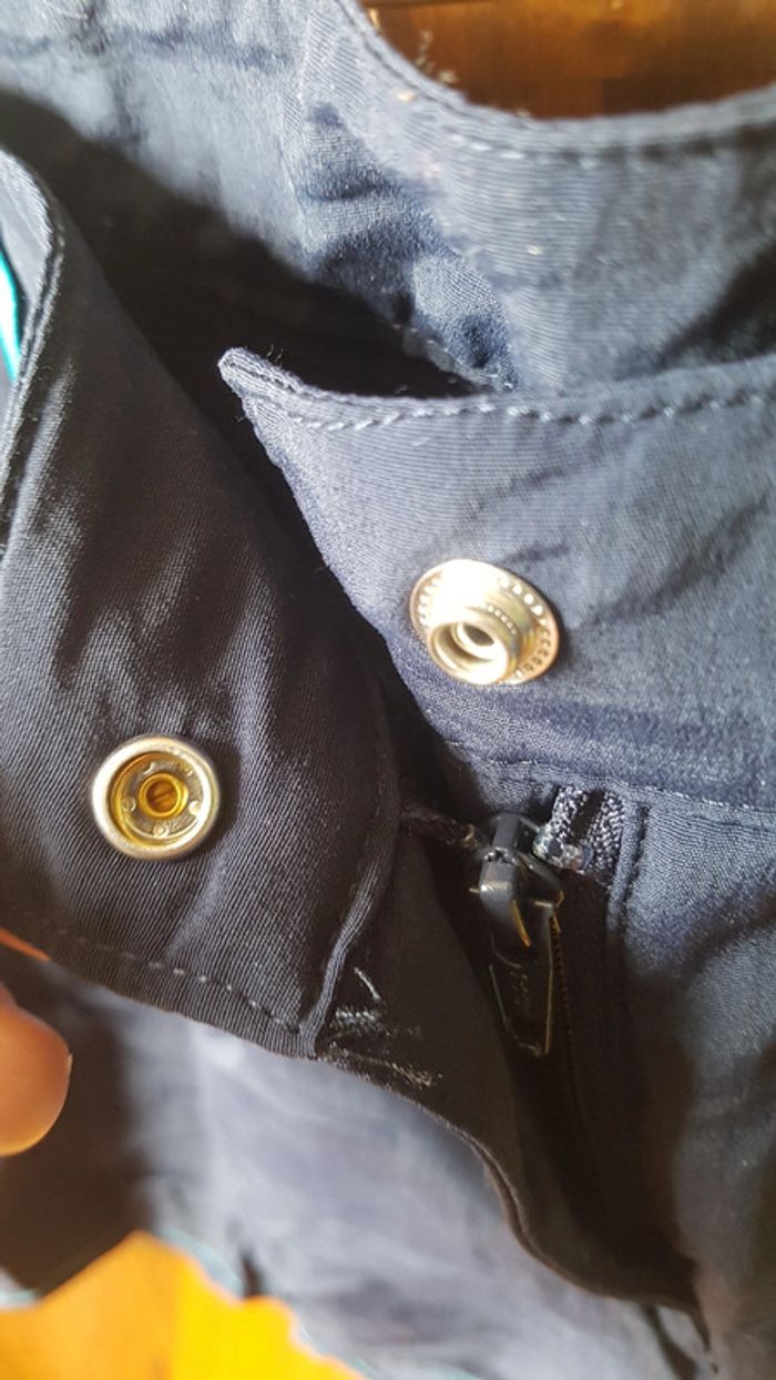 Short de sport bleu marine - photo numéro 3