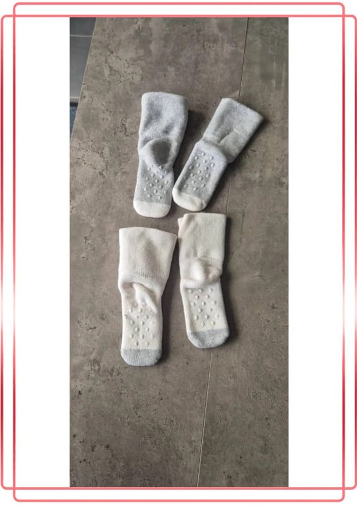 Lot 2 paires de chaussettes anti dérapantes - photo numéro 2