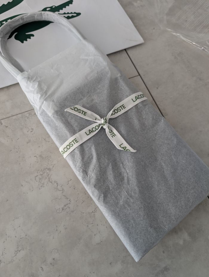 Vende magnifique sac Lacoste neuf de grand taille L avec étiquette - photo numéro 2