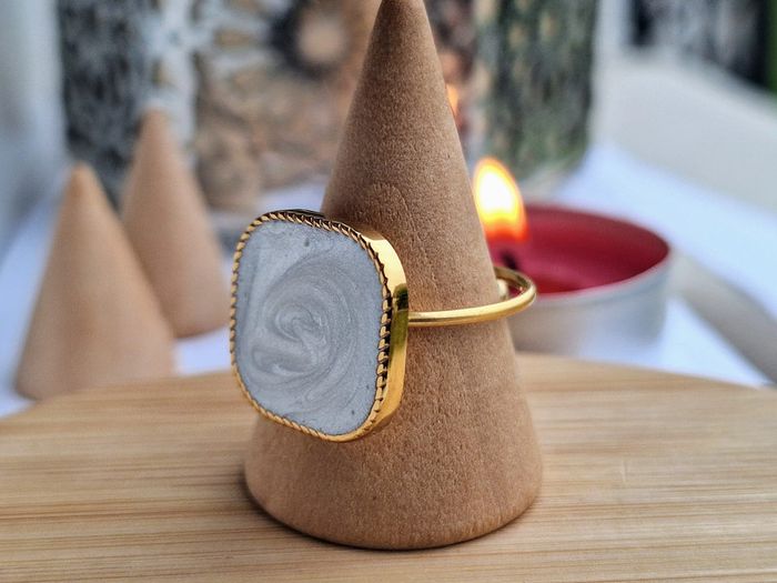 Bague Ouverte Doré acier inoxydable / Bague design carré blanc nacré Ajustable