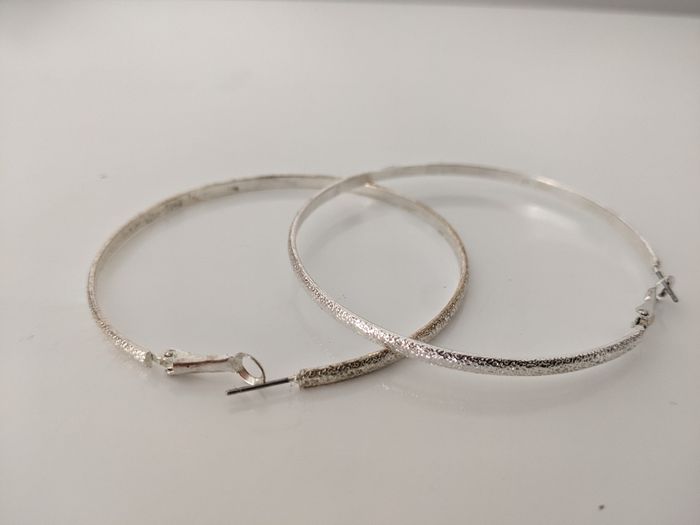 Boucles d'oreilles créoles argentées - photo numéro 2