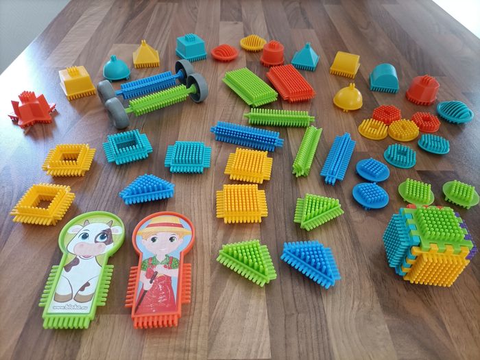 Jeu de construction à clipser Bloko jouets bébé