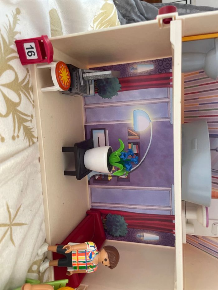 Maison playmobil avec accessoires et personnages - photo numéro 10