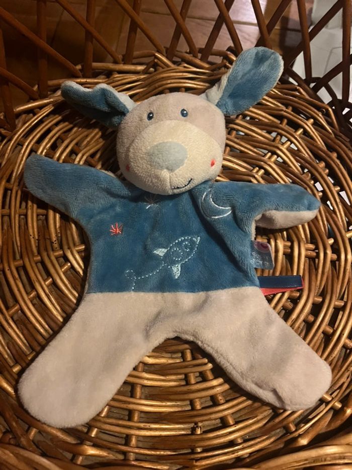 Doudou chien bleu sucre d’orge