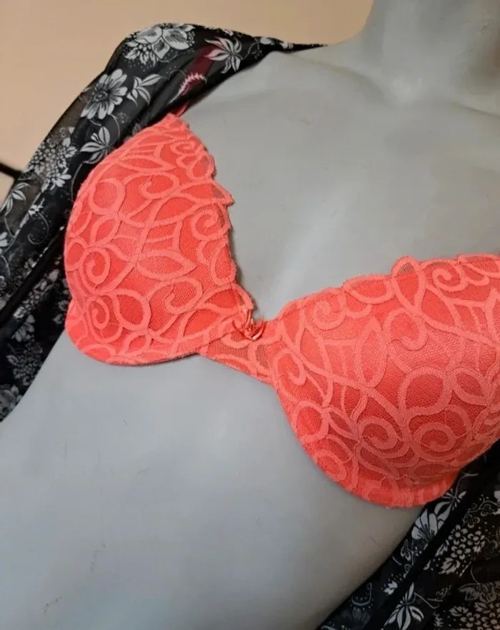 Soutien gorge orangé - photo numéro 2