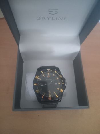 Montre noir neuve élégante