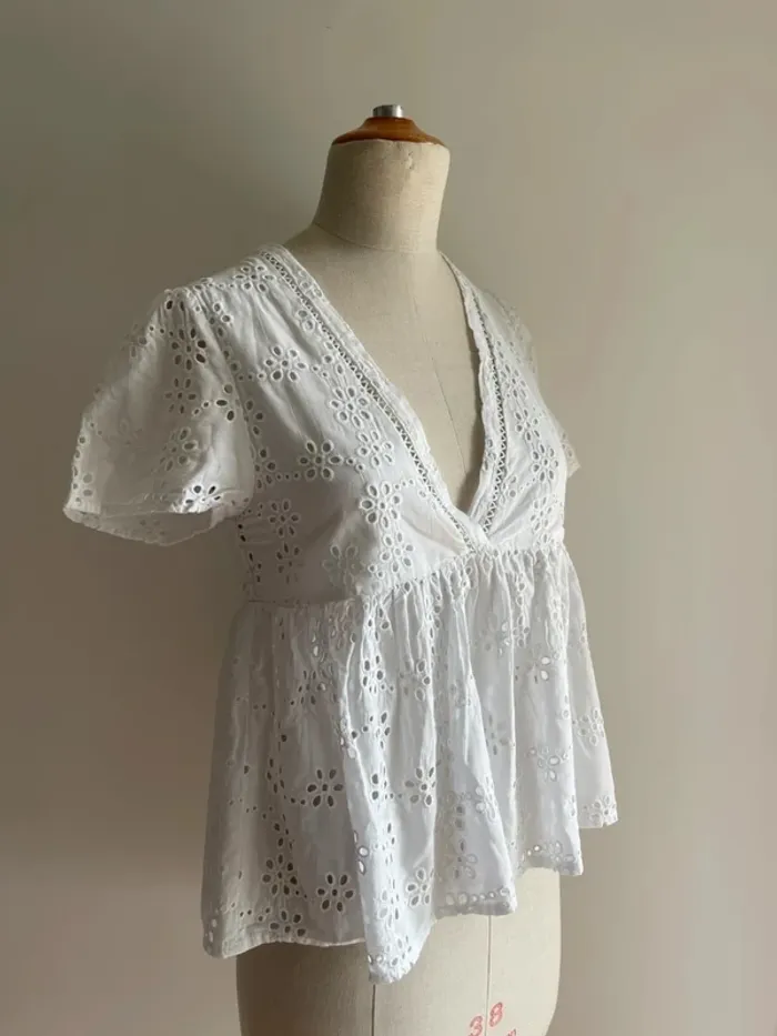 Haut blanc Artlove à broderie anglaise