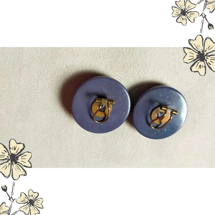 Boucles d’oreilles clip vintage violettes – Look rétro intemporel - photo numéro 6