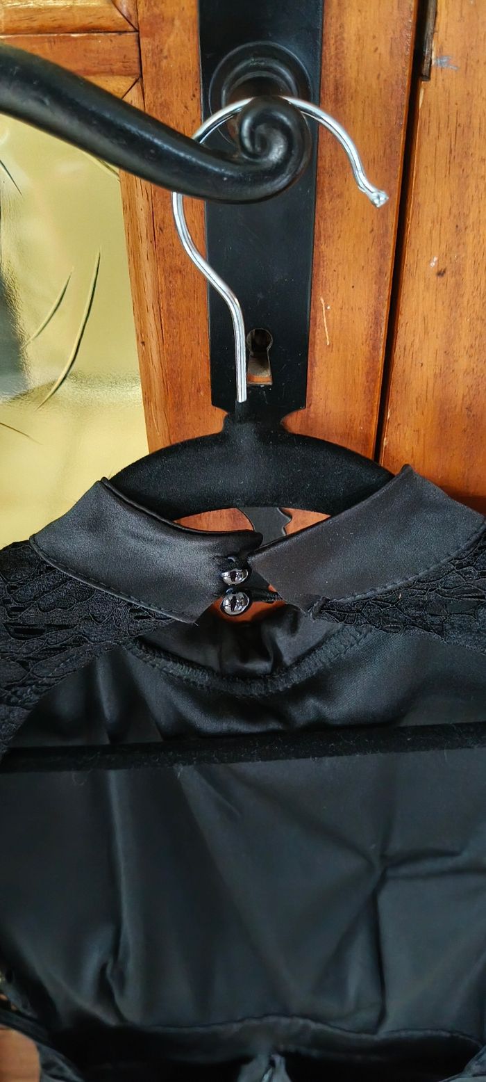 robe noire Glamour | Dos-nu & Manches dentelle - photo numéro 3