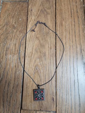 Collier pendentif carré