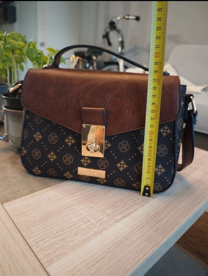 sac a main avec bandoulière et rombes marron inspi Lu Vi