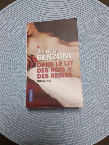 Dans le lit des rois et reines