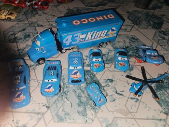 Disney Pixar Cars véhicule Camion Transporteur dinoco king 43 + toutes les voitures