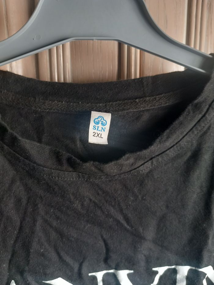 Tee-shirt noir et blanc taille XXL - photo numéro 4