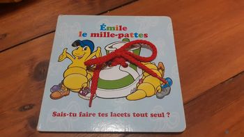 Livre Émile le mille pattes apprentissage  faire lacets