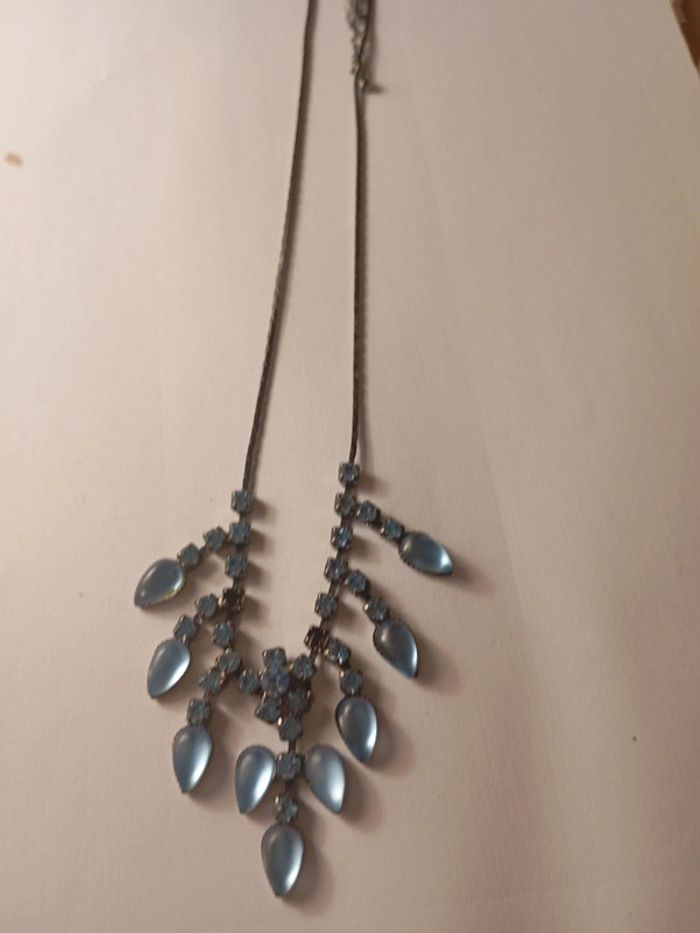 Collier fantaisie bleu strass
