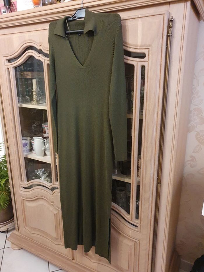 Magnifique robe longue en laine col en V Couleur Olive marque Bonobo taille M - photo numéro 2