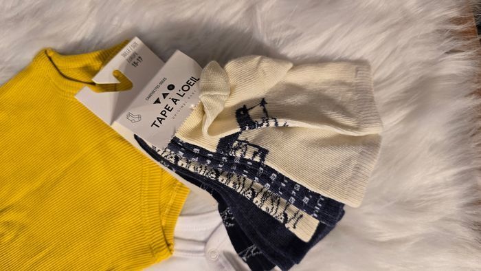 NEUFS (NON PORTÉS)🏷🤩🥰 lot bodies débardeurs, casquette, chaussettes 18mois Garçon 🥰🤩🏷 - photo numéro 10