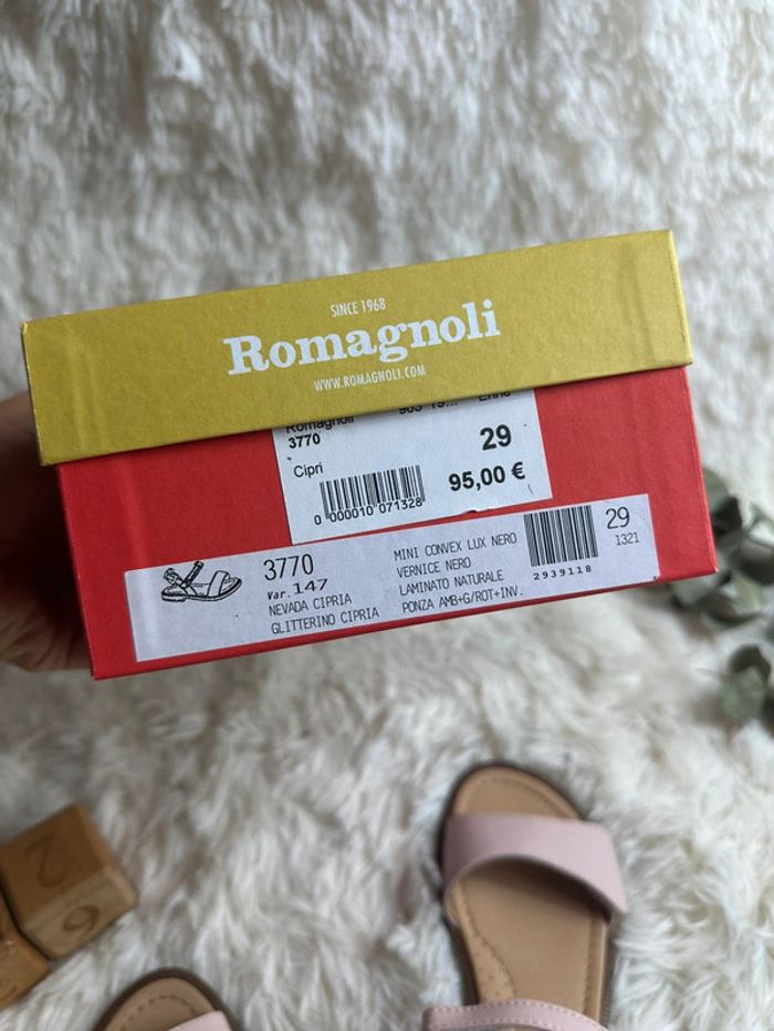 Paire de sandales rose pale Romagnoli taille 29 - photo numéro 7
