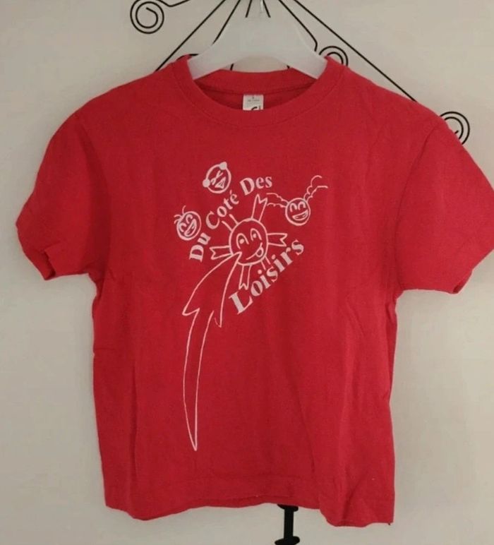 Tee-shirt manches courtes rouge taille 6 ans