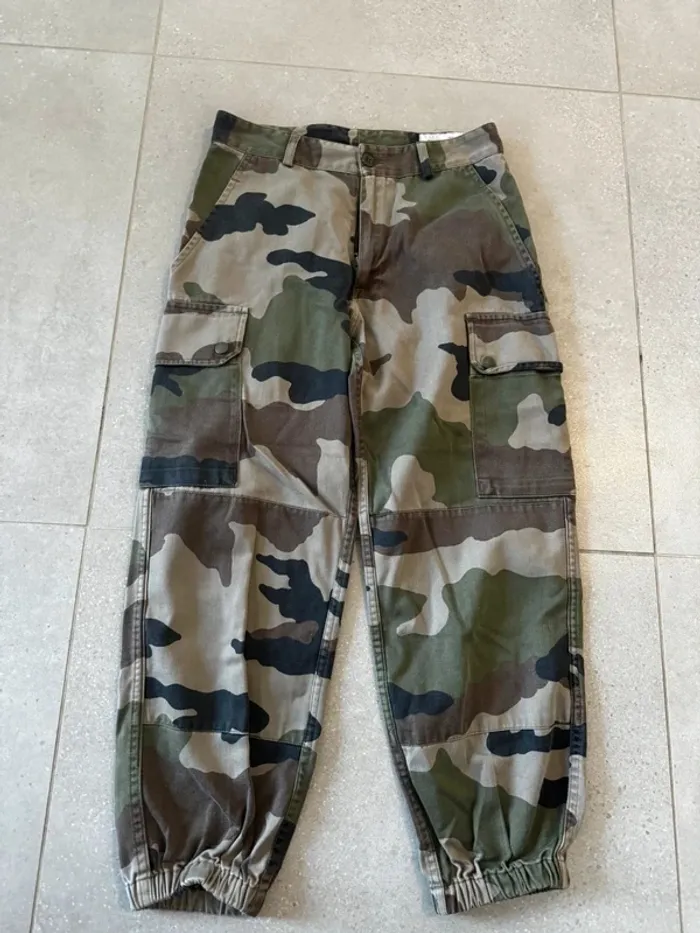 Pantalon kaki Marc Wahler paris 1996, très bon état, taille 36x85cm
