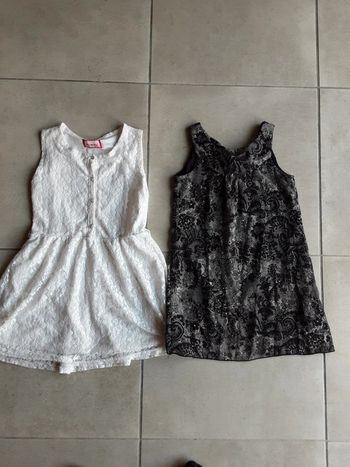 Lot de 2 robes été blanc et noir T. 6 ans