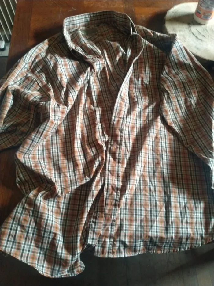 Chemise à carreaux