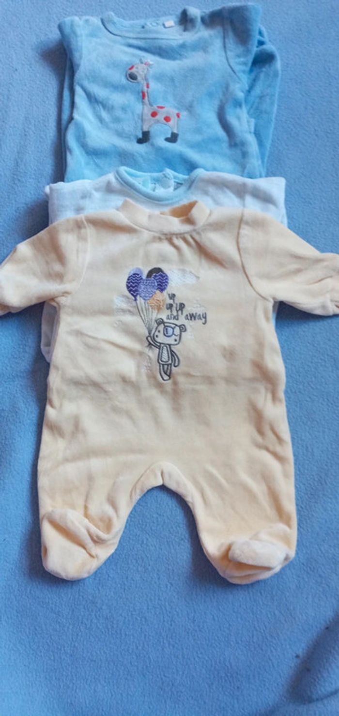 Lot de 3 pyjamas taille naissance - photo numéro 2