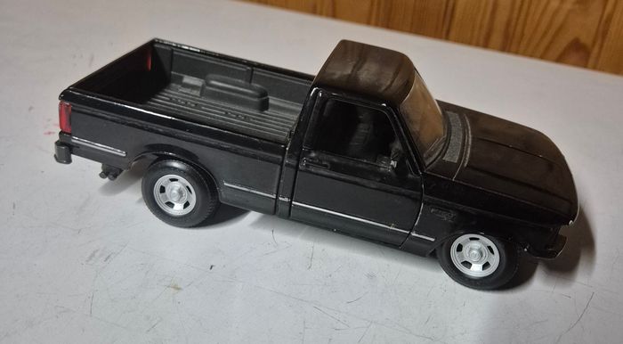 MAISTO vehicule miniature a friction ford F-150 pick up noir 1/25 - photo numéro 3