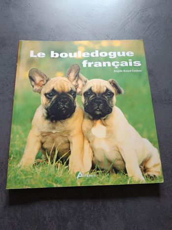 Vends livre le bouledogue français.
