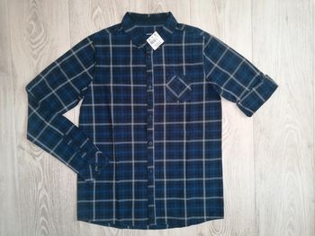 Chemise Okaidi
Neuve étiqueté 
Taille 14 ans