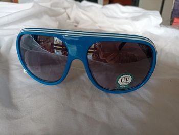 Lunettes de soleil bleu