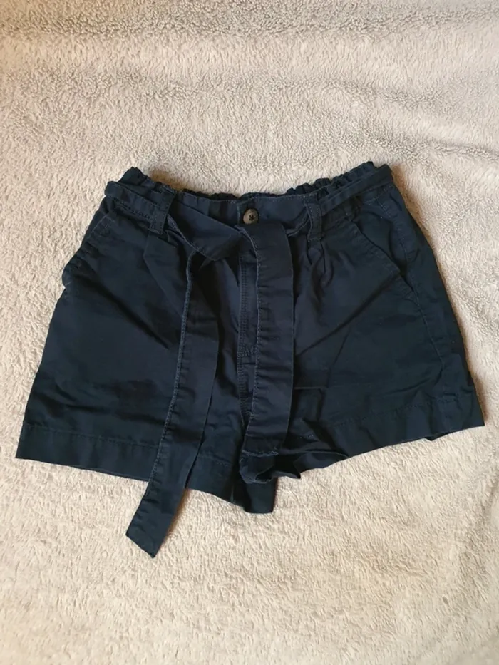 Short bleu marine Kiabi taille 10 ans