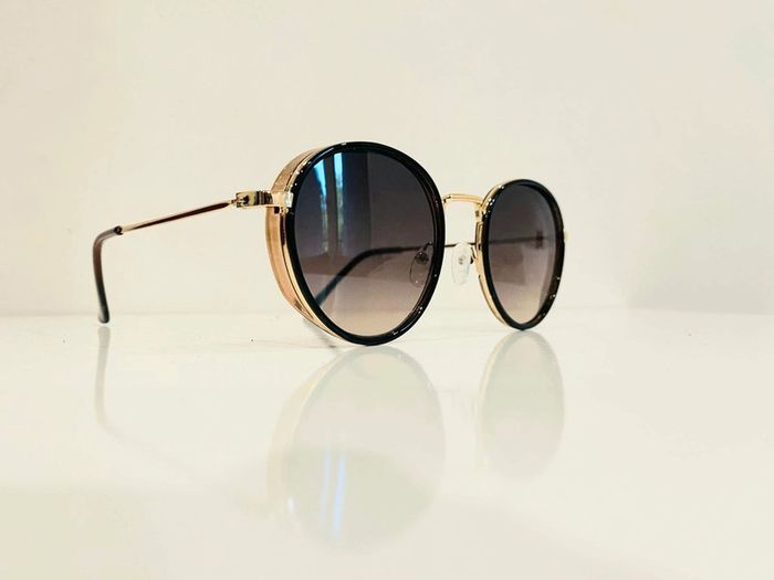 Lunette de soleil mixte ronde noire et dorée verres dégradés UV protection catégorie 2 - photo numéro 3