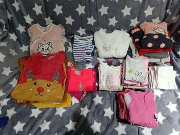 Lot vêtements fille 6 mois.