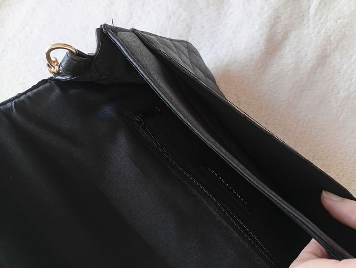 Sac bandoulière noir et doré. Atmosphère - photo numéro 4