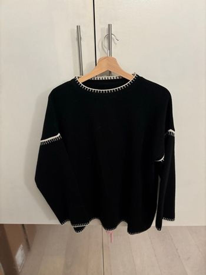 Pull acrylique noir et blanc